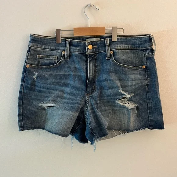 Universal Thread High Rise Shorts! - Picture 4 of 6